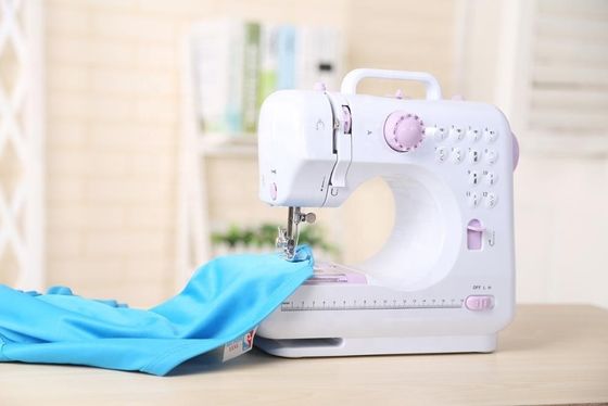 Machine à coudre automatique de chemise de poche pour le ménage avec sortie CE UFR-705 DC 6V/1200mA
