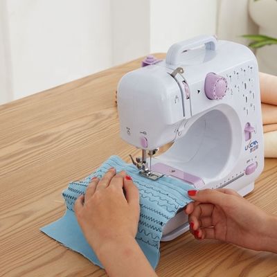 Machine à coudre à zigzag à fonction multiple pour les vêtements ménagers